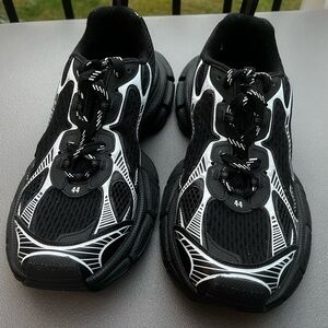 BALENCIAGA 3 XL NEW MENS DISTRESSED BLACK AMD WHITE SNEAKERS SIZE 44